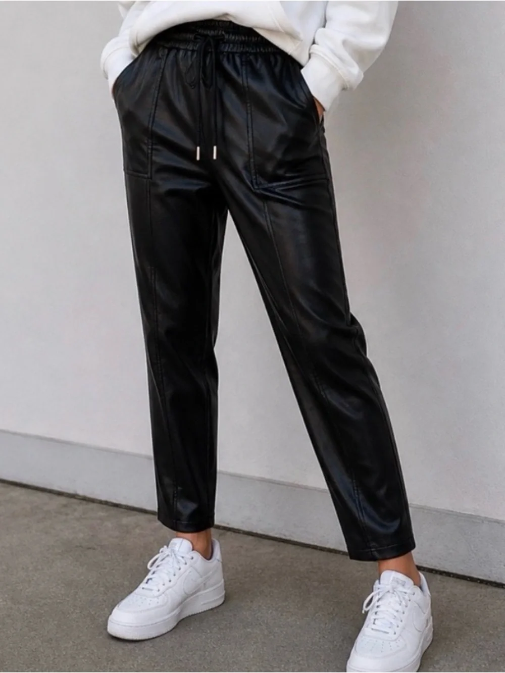 NWOT Blank NYC faux vegan leather cargo/utility style pants. Women’s 31 (12).